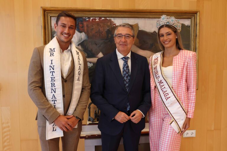 El Presidente de la Diputación recibe a Míster Internacional Málaga y Miss Mundo Málaga