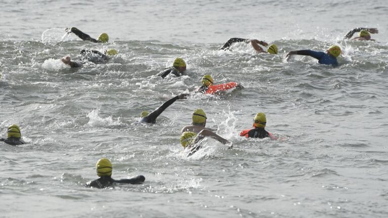 La playa de la Misericordia acoge este domingo la VI Travesía Aliquindoi
